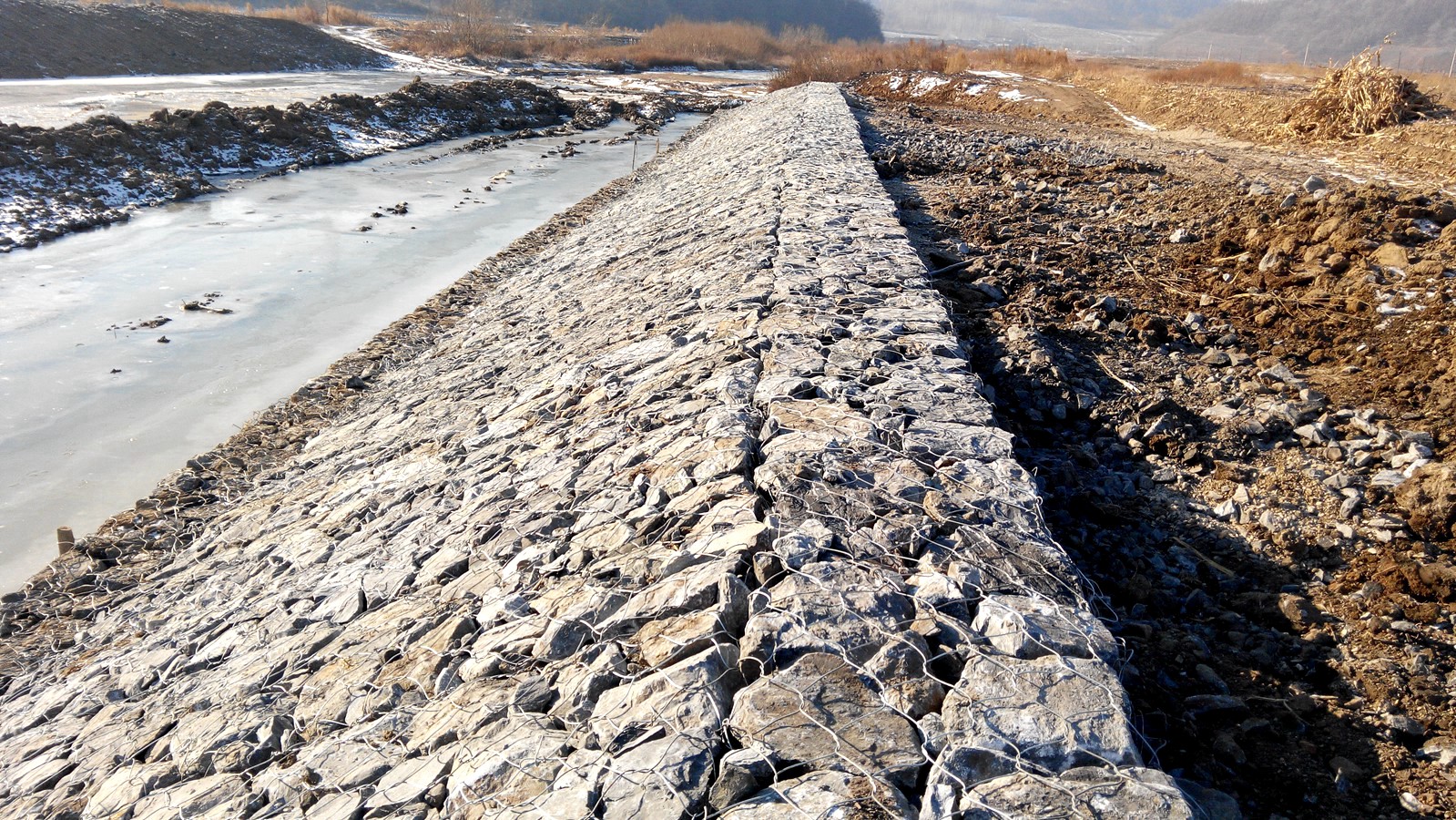 吉林隆源水利工程有限公司甲黑橡膠壩上游護岸1