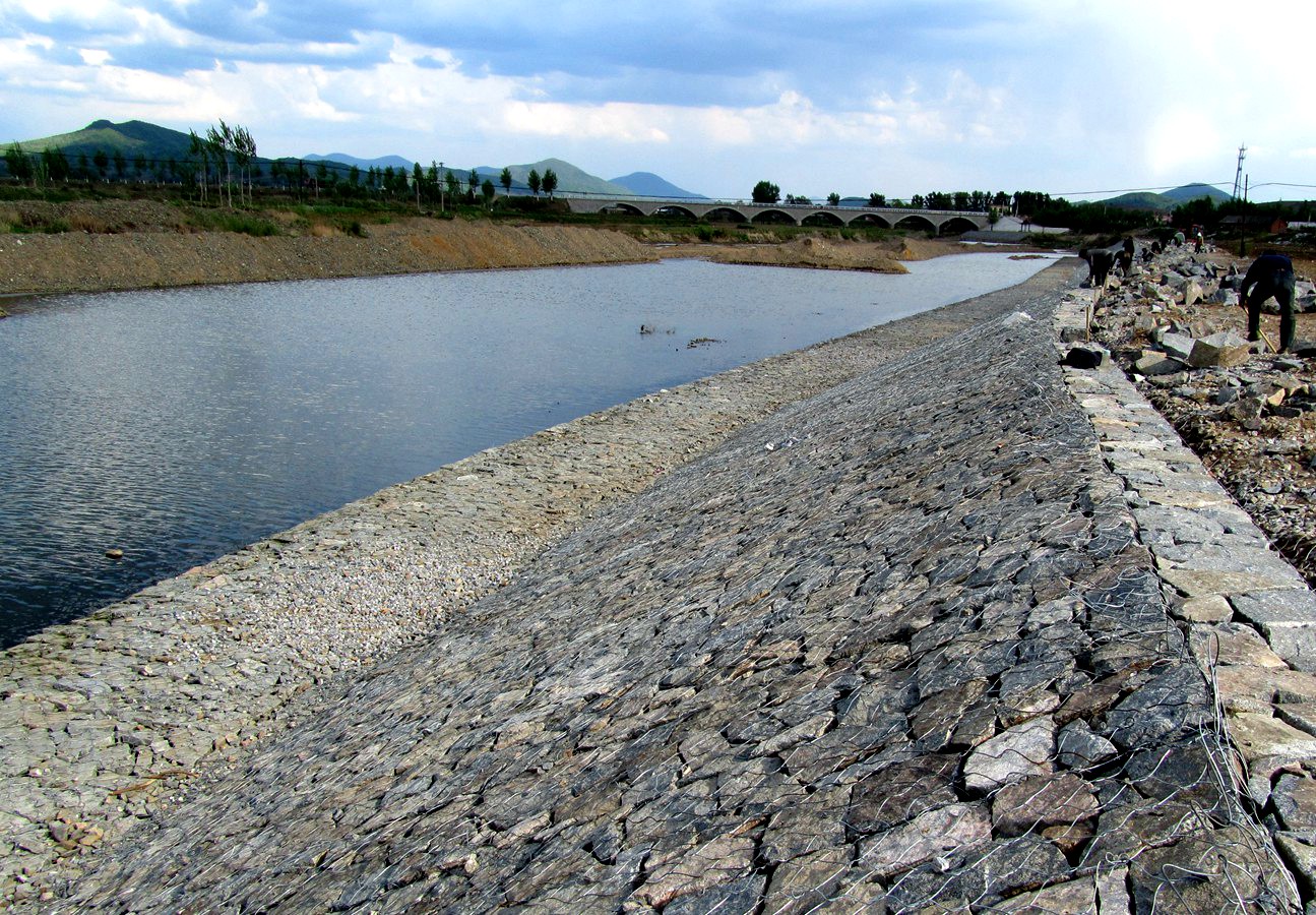 吉林隆源水利工程有限公司飲馬河右岸護岸2